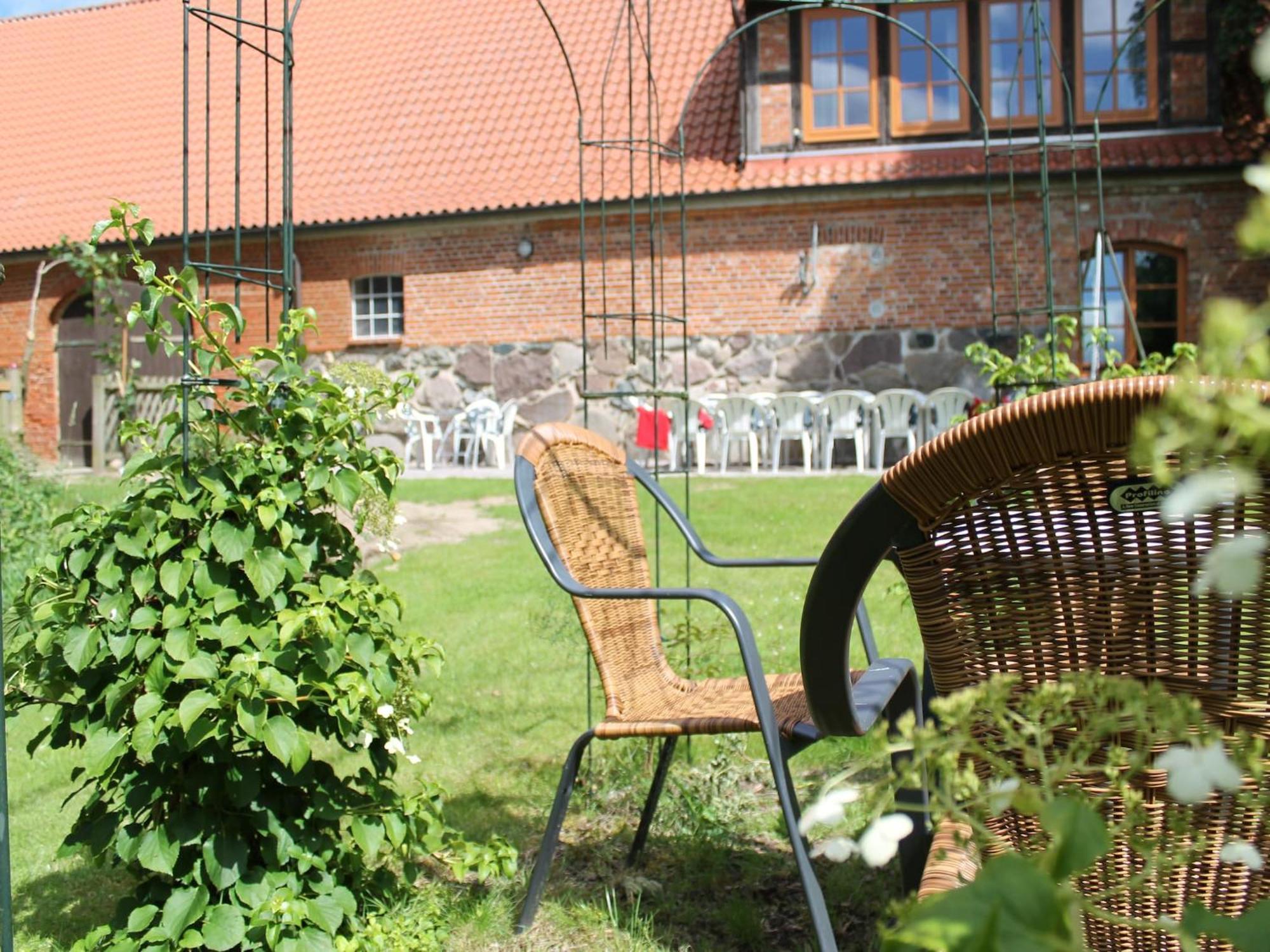 Mansion In Gressow With Terrace Garden Bbq Pond Bicycles Villa Bagian luar foto