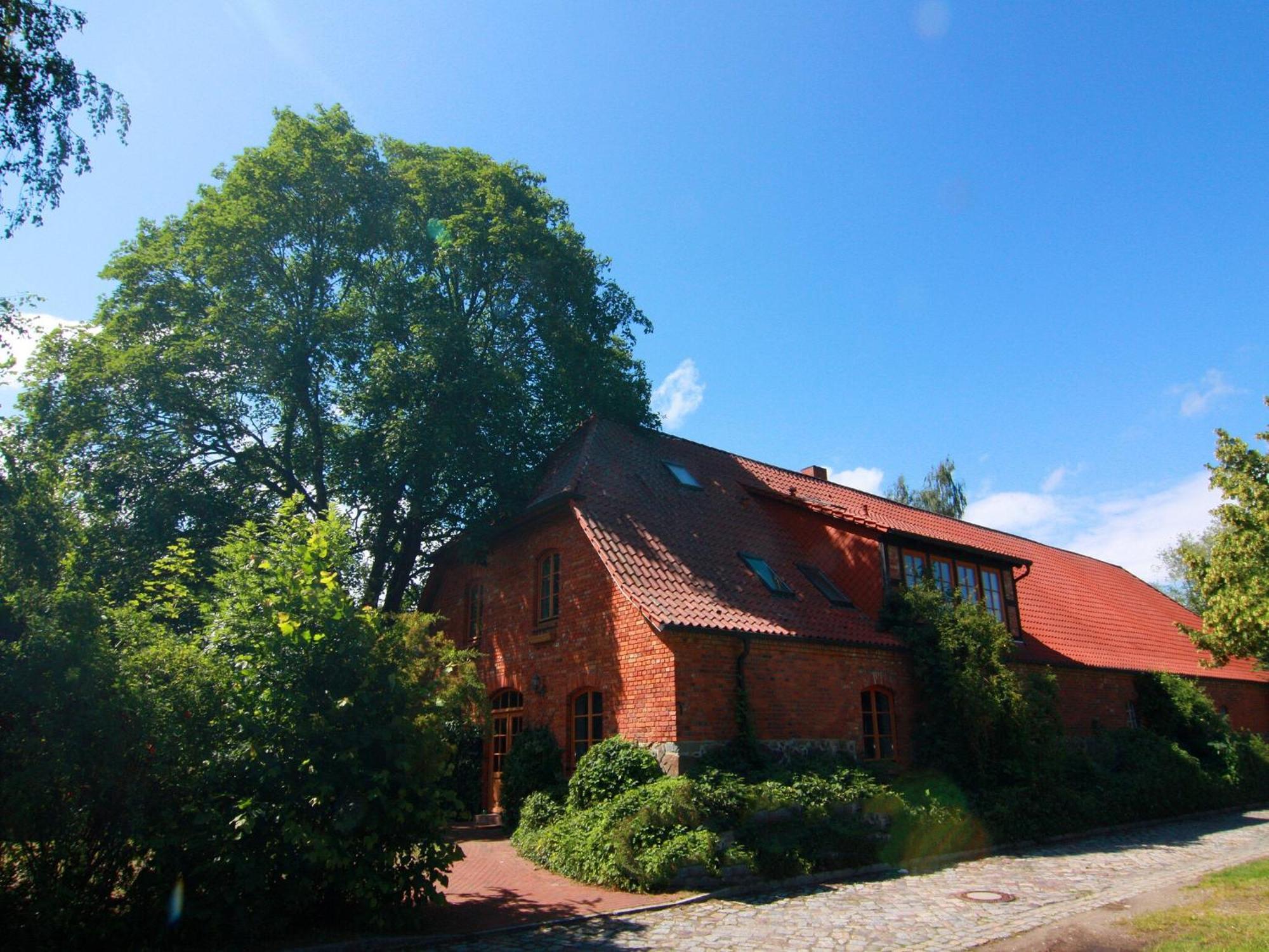 Mansion In Gressow With Terrace Garden Bbq Pond Bicycles Villa Bagian luar foto